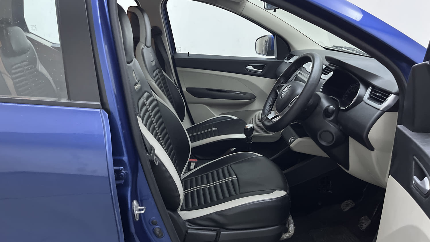 Used 2020 Renault Triber RXZ Petrol Manual interior RIGHT SIDE FRONT DOOR CABIN VIEW