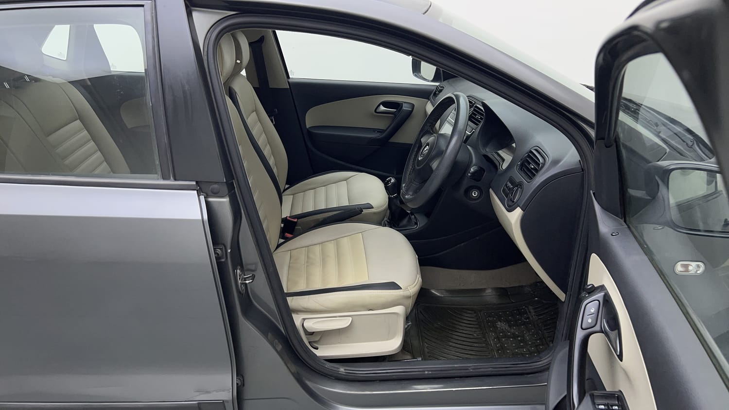 Used 2014 Volkswagen Polo Comfortline 1.2L (P) Petrol Manual interior RIGHT SIDE FRONT DOOR CABIN VIEW