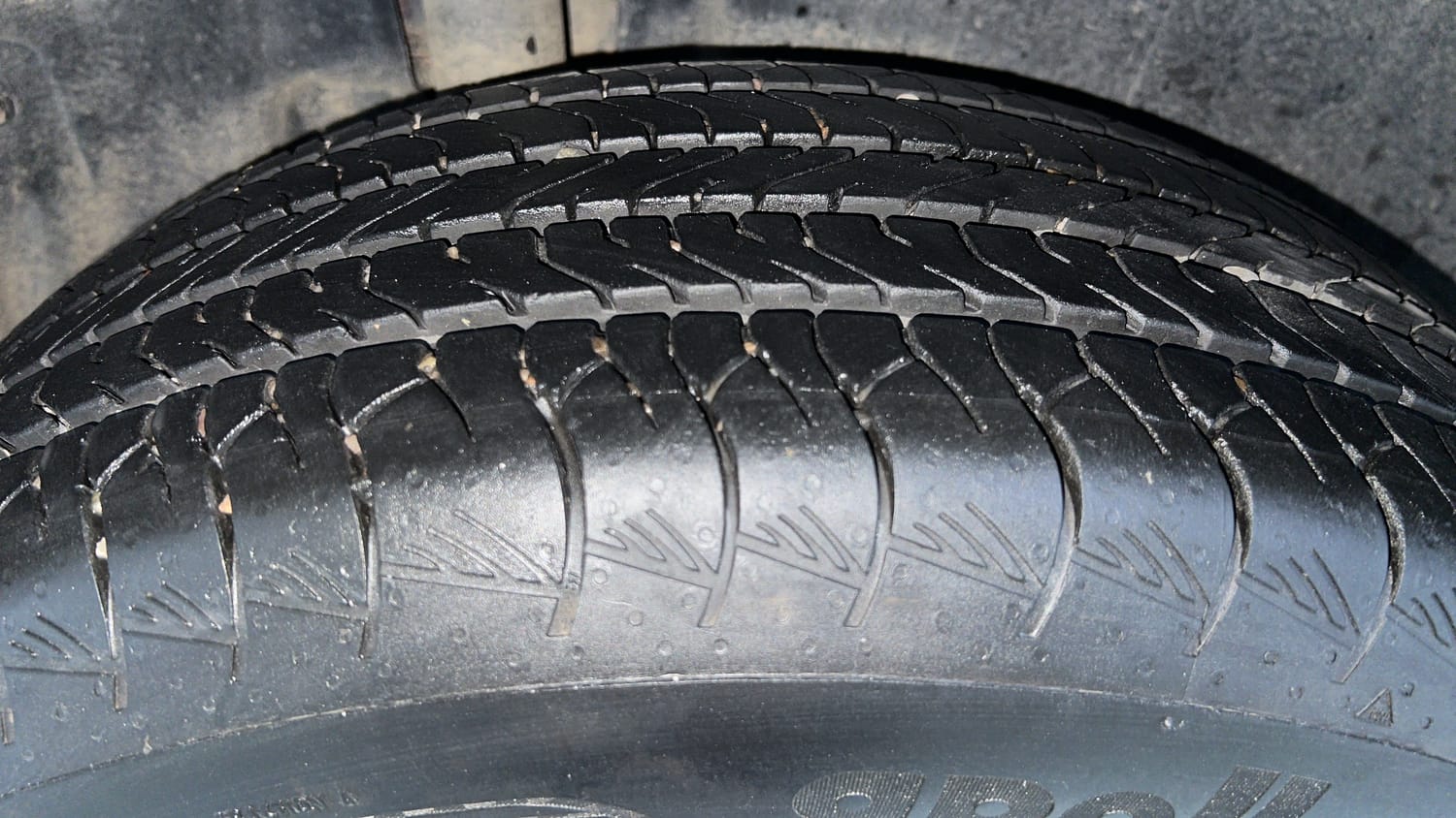 Used 2023 Toyota Urban Cruiser Hyryder V Hybrid Dual Tone Hybrid Automatic tyres RIGHT REAR TYRE TREAD VIEW