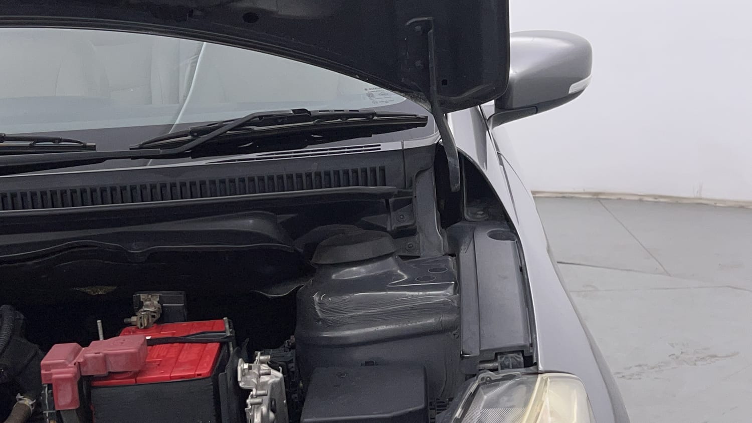 Used 2017 Maruti Suzuki Ciaz Alpha 1.4 AT Petrol Automatic engine ENGINE LEFT SIDE HINGE & APRON VIEW