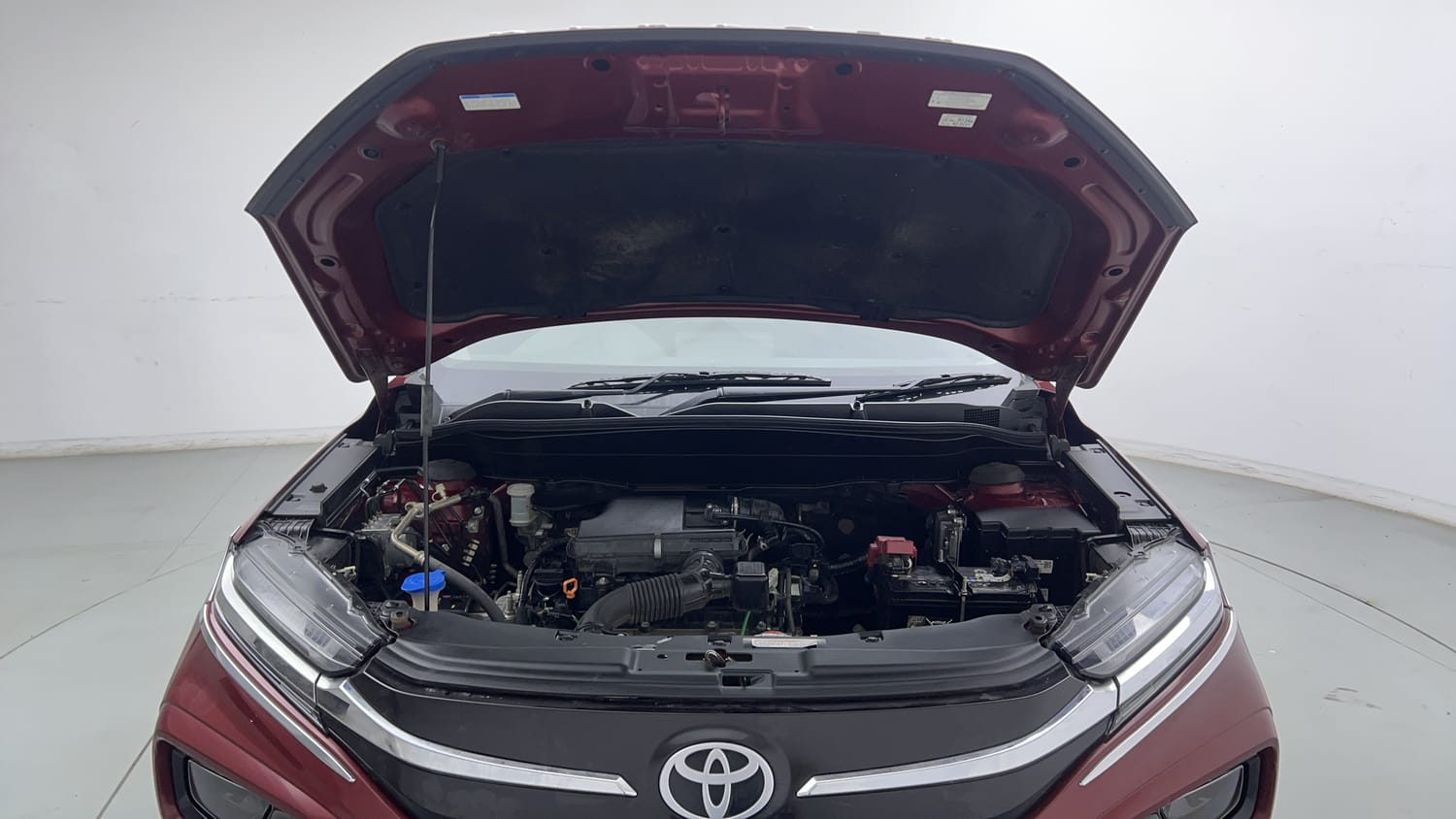 Used 2023 Toyota Urban Cruiser Hyryder V Hybrid Dual Tone Hybrid Automatic engine ENGINE & BONNET OPEN FRONT VIEW