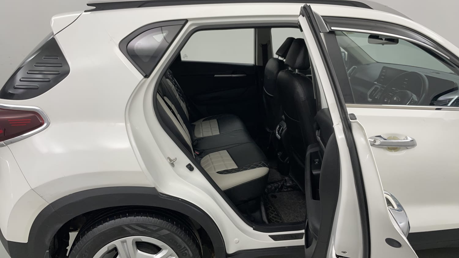 Used 2021 Kia Sonet HTK Plus 1.0 DCT Petrol Automatic interior RIGHT SIDE REAR DOOR CABIN VIEW