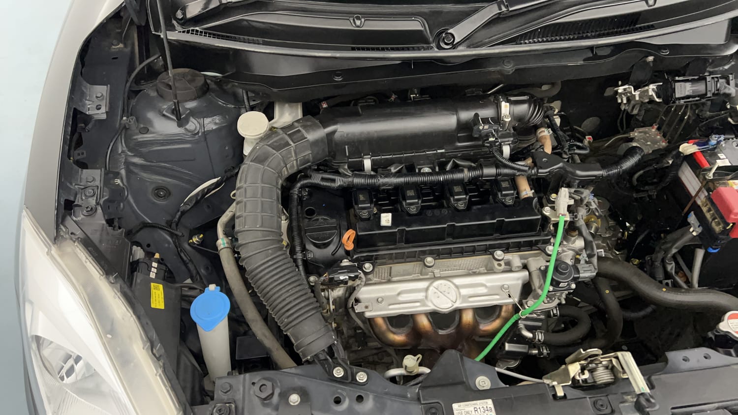 Used 2023 Maruti Suzuki Swift ZXi Petrol Manual engine ENGINE RIGHT SIDE VIEW