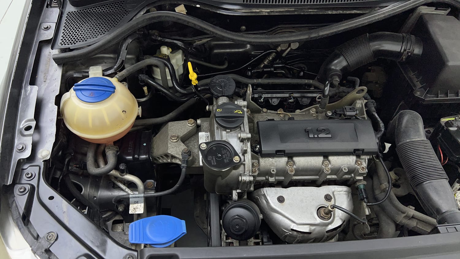 Used 2014 Volkswagen Polo Comfortline 1.2L (P) Petrol Manual engine ENGINE RIGHT SIDE VIEW