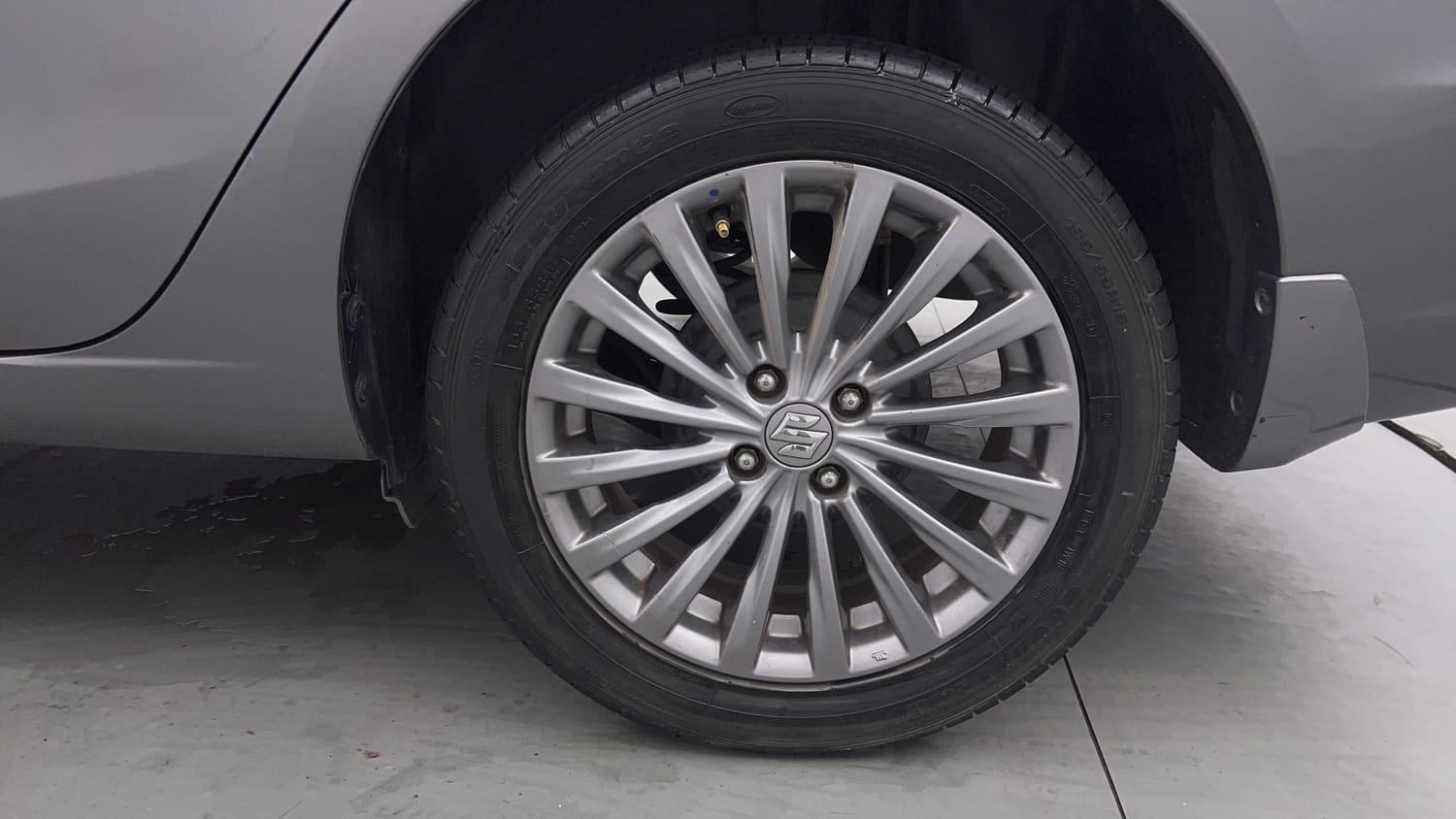 Used 2017 Maruti Suzuki Ciaz Alpha 1.4 AT Petrol Automatic tyres LEFT REAR TYRE RIM VIEW