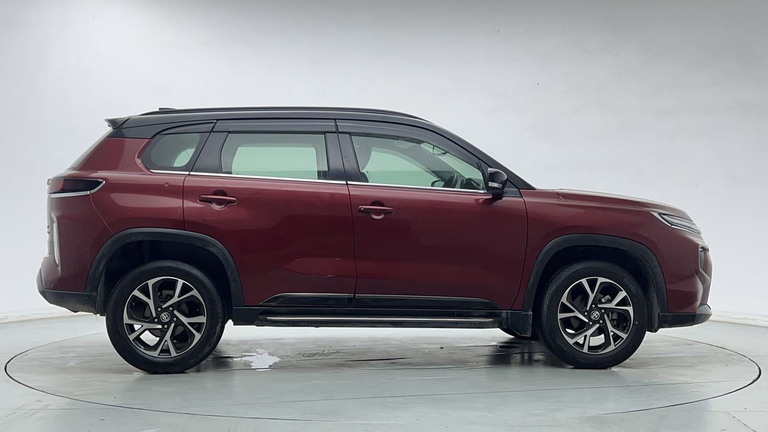 Used 2023 Toyota Urban Cruiser Hyryder V Hybrid Dual Tone Hybrid Automatic exterior RIGHT SIDE VIEW