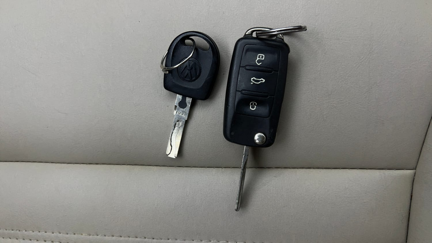 Used 2014 Volkswagen Polo Comfortline 1.2L (P) Petrol Manual extra CAR KEY VIEW