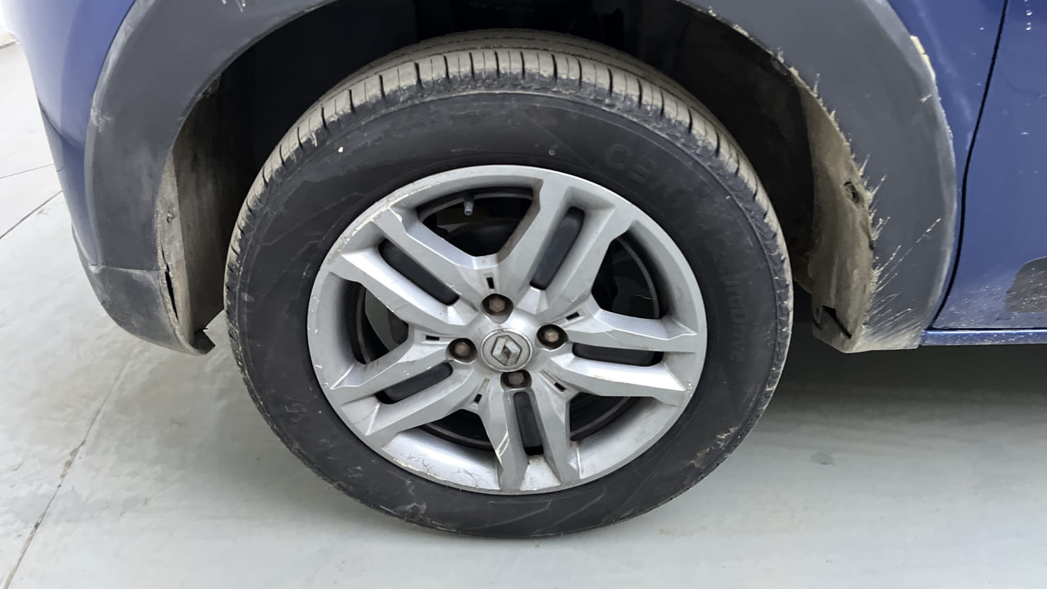 Used 2020 Renault Triber RXZ Petrol Manual tyres LEFT FRONT TYRE RIM VIEW