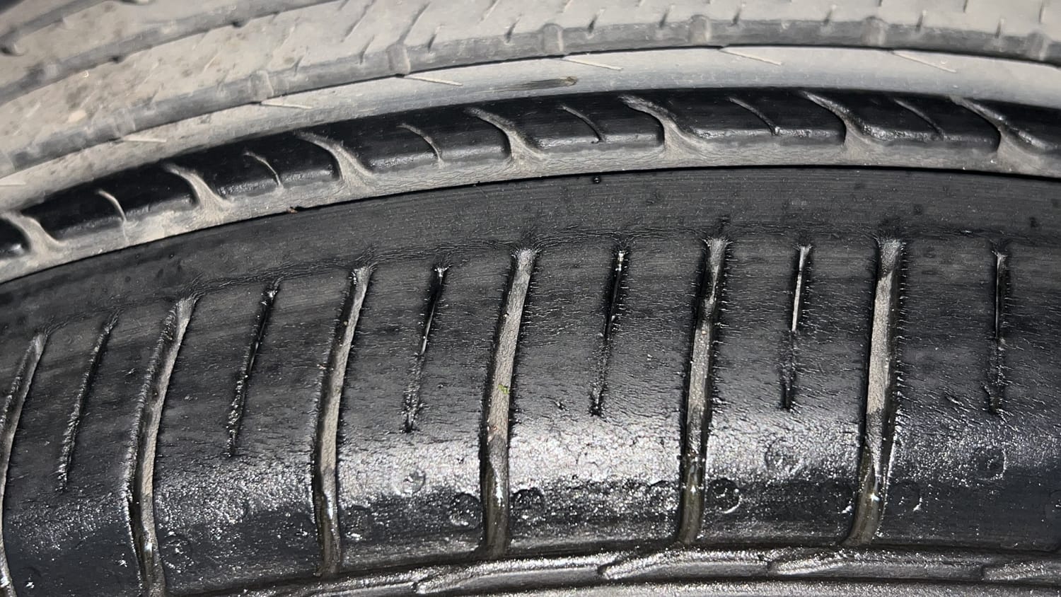 Used 2017 Maruti Suzuki Ciaz Alpha 1.4 AT Petrol Automatic tyres LEFT REAR TYRE TREAD VIEW