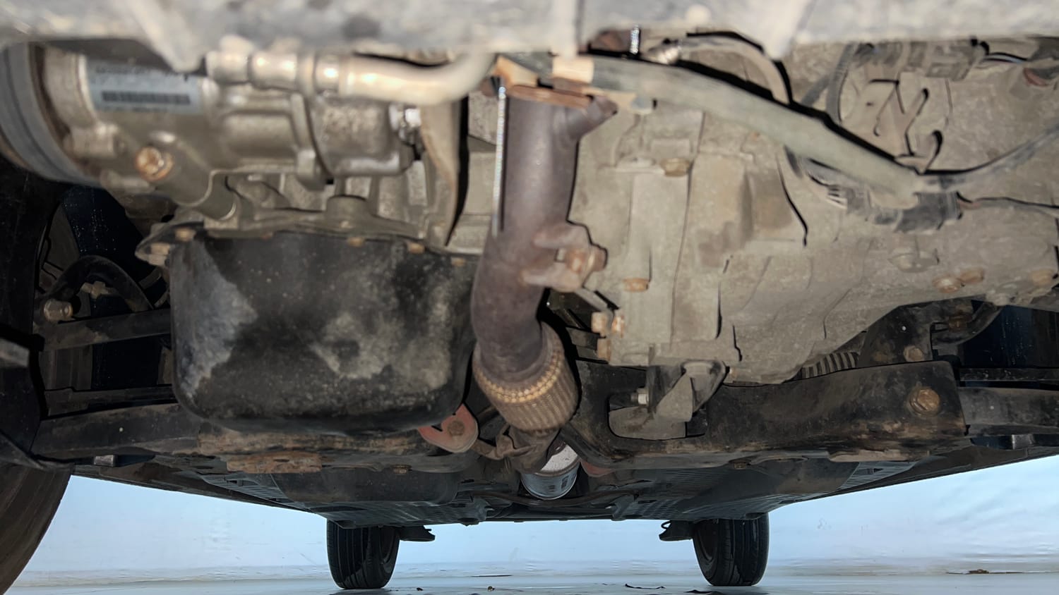 Used 2014 Volkswagen Polo Comfortline 1.2L (P) Petrol Manual extra FRONT LEFT UNDERBODY VIEW