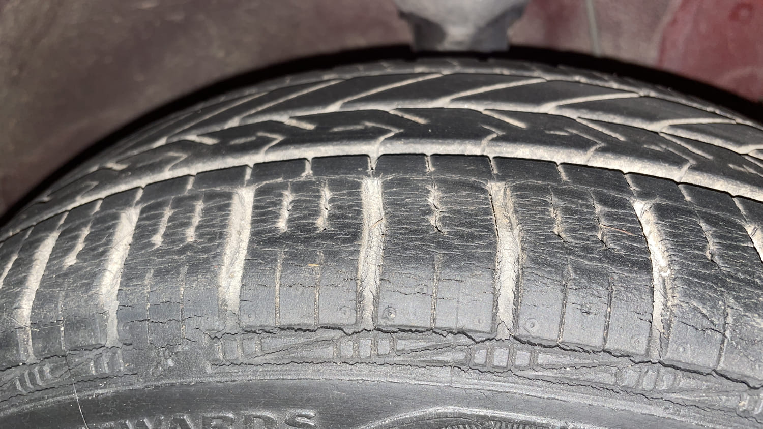 Used 2015 Hyundai Eon Magna + Petrol Manual tyres RIGHT FRONT TYRE TREAD VIEW