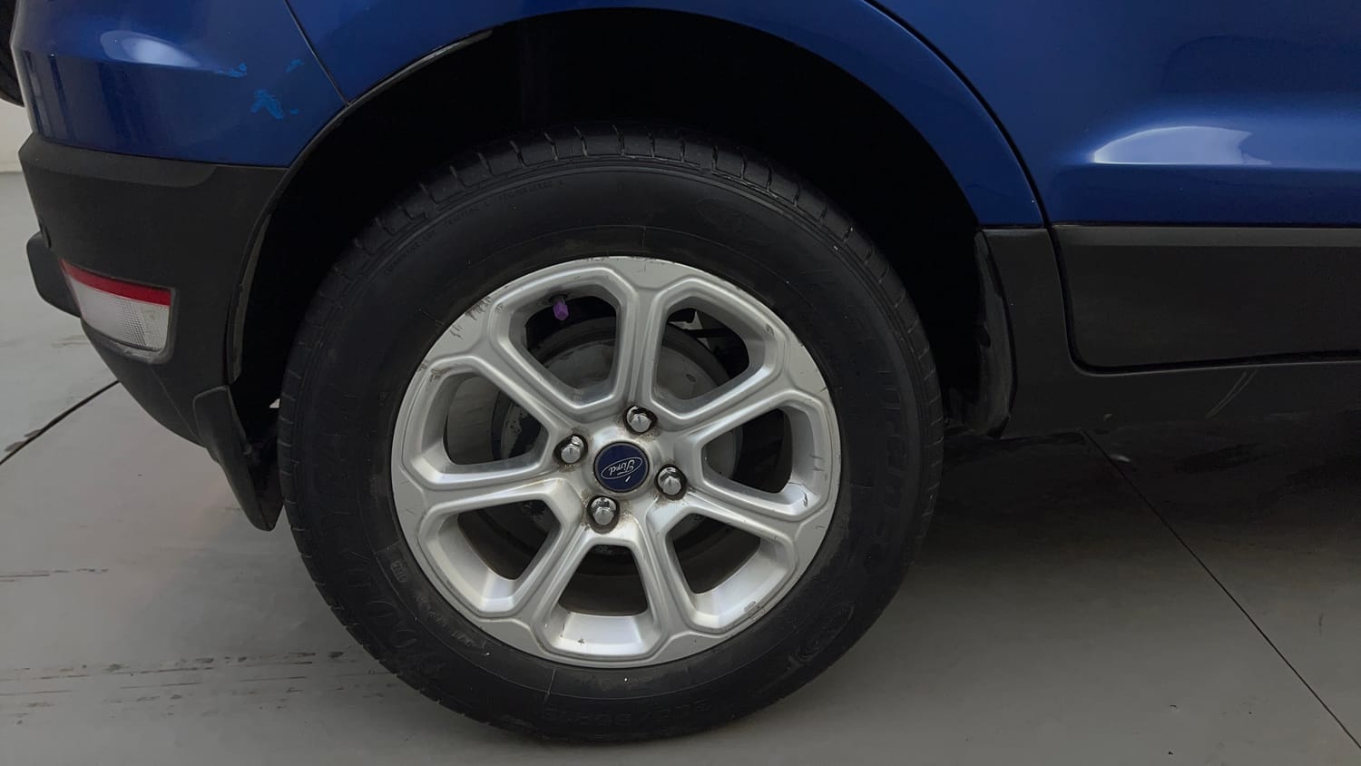 Used 2018 Ford EcoSport Titanium + 1.5L TDCi Diesel Manual tyres RIGHT REAR TYRE RIM VIEW