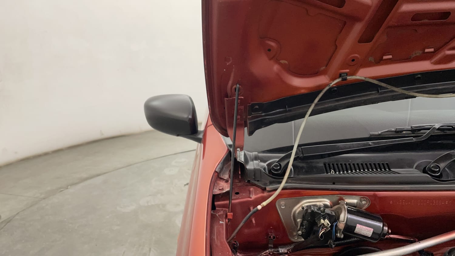 Used 2019 Maruti Suzuki Alto 800 VXi Petrol Manual engine ENGINE RIGHT SIDE HINGE & APRON VIEW