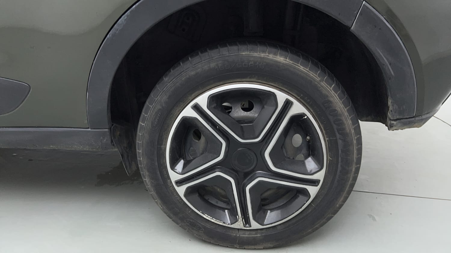 Used 2022 Tata Nexon XMA (S) Petrol Automatic tyres LEFT REAR TYRE RIM VIEW