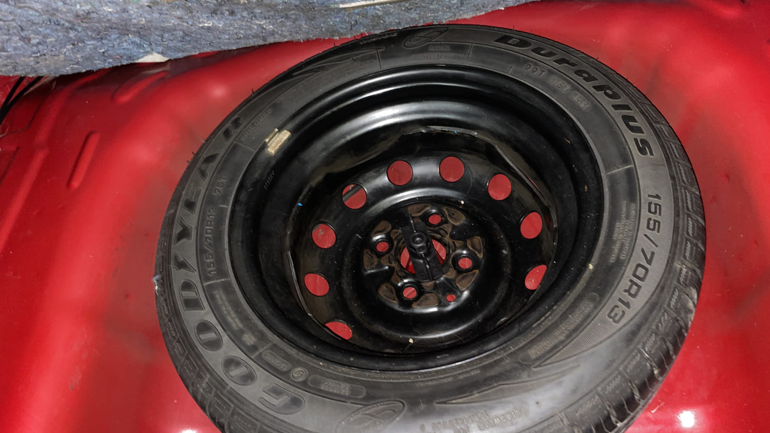 Used 2015 Hyundai Eon Magna + Petrol Manual tyres SPARE TYRE VIEW