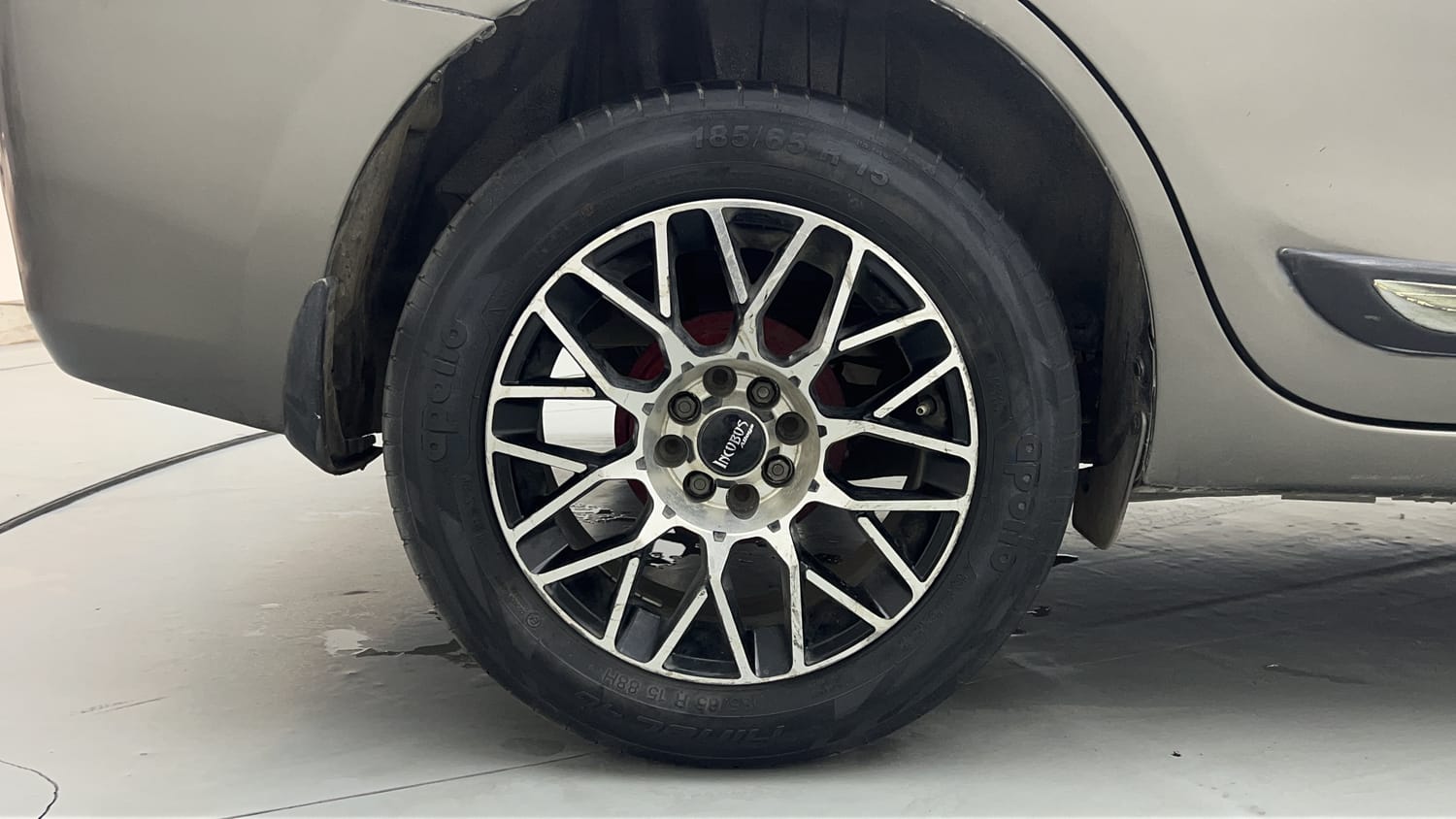 Used 2018 Maruti Suzuki Dzire VXi AMT Petrol Automatic tyres RIGHT REAR TYRE RIM VIEW