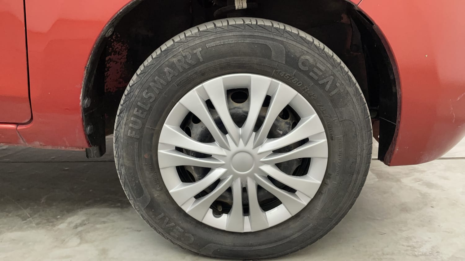 Used 2019 Maruti Suzuki Alto 800 VXi Petrol Manual tyres RIGHT FRONT TYRE RIM VIEW