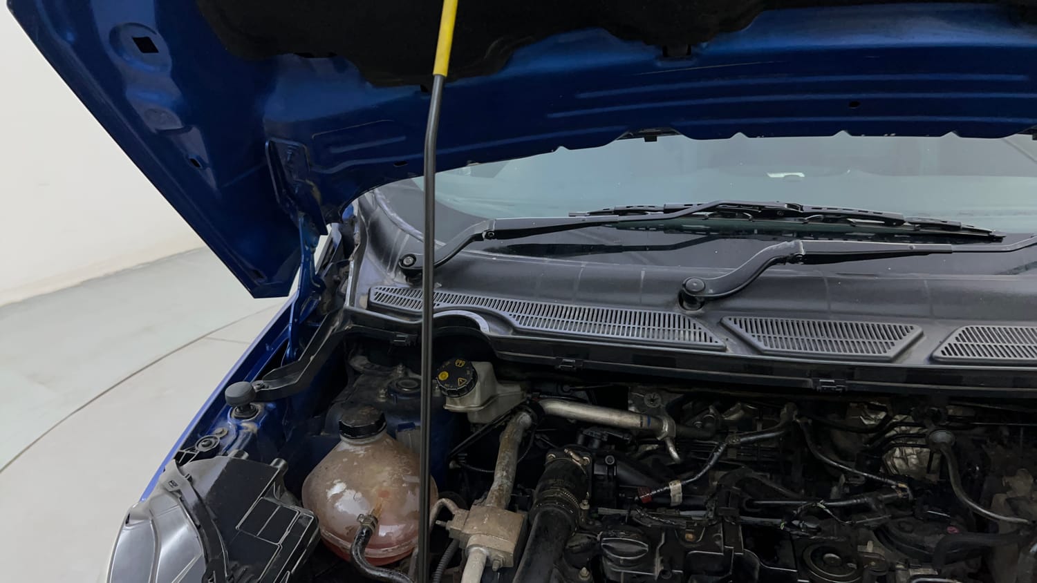 Used 2018 Ford EcoSport Titanium + 1.5L TDCi Diesel Manual engine ENGINE RIGHT SIDE HINGE & APRON VIEW