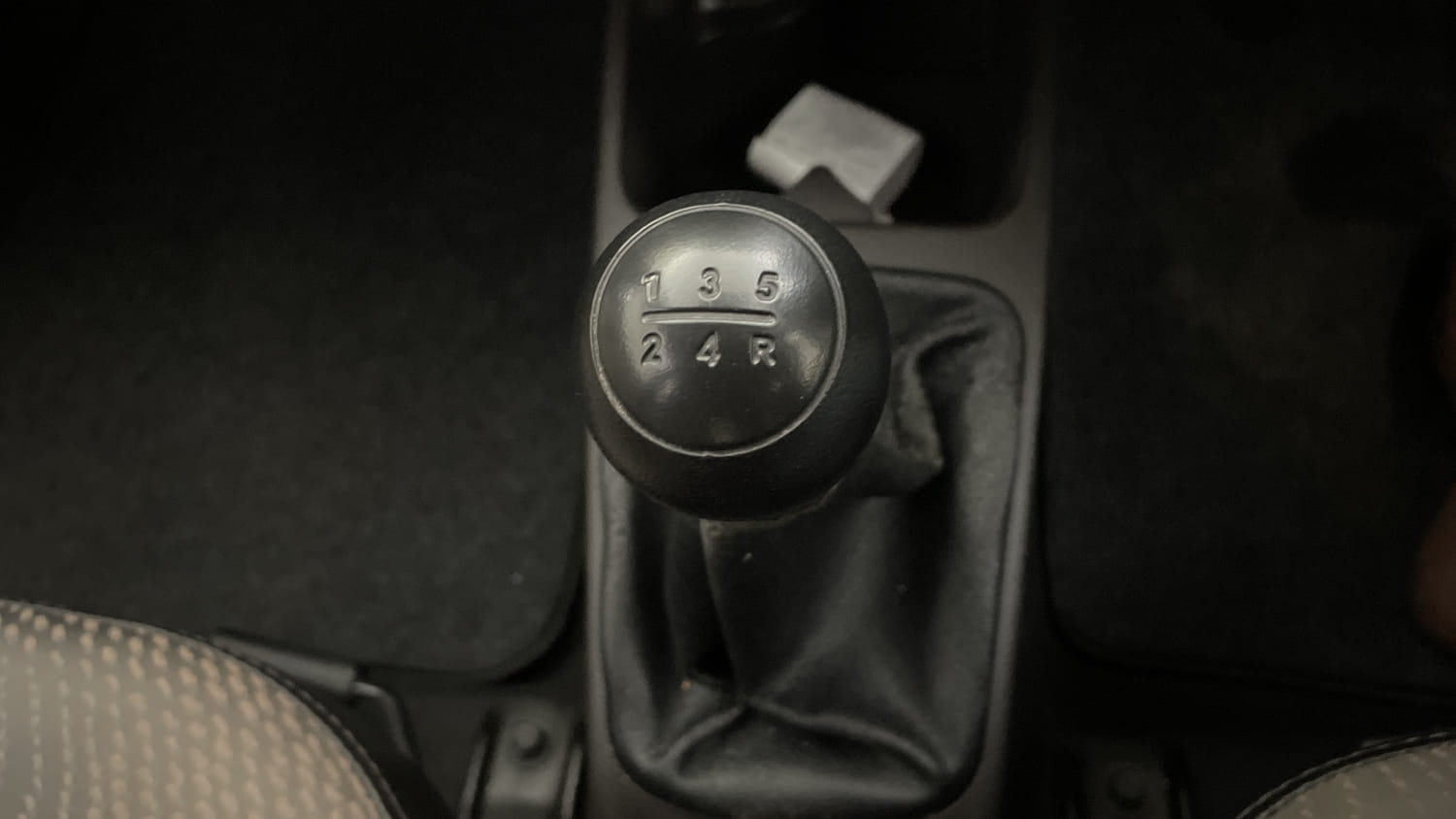 Used 2015 Hyundai Eon Magna + Petrol Manual interior GEAR  KNOB VIEW