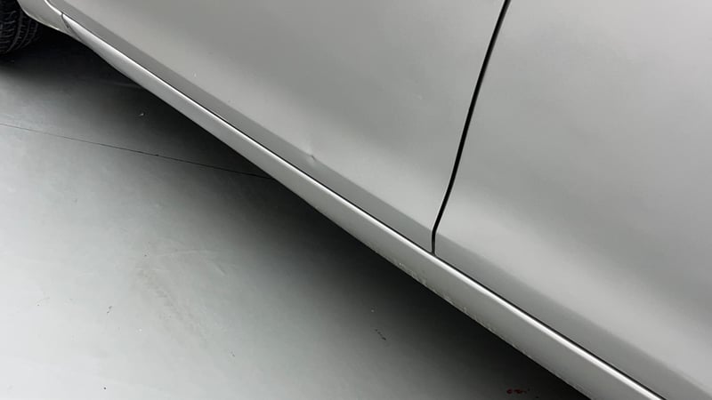 Used 2013 Maruti Suzuki Swift LXi Petrol Manual dents MINOR DENT
