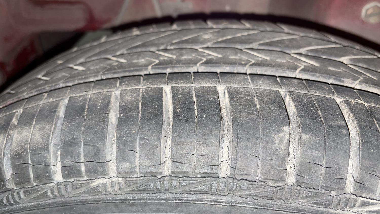 Used 2015 Hyundai Eon Magna + Petrol Manual tyres RIGHT REAR TYRE TREAD VIEW