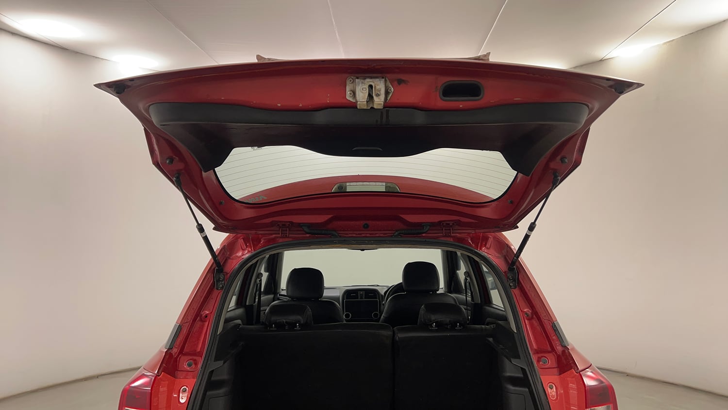 Used 2019 maruti-suzuki Vitara Brezza ZDi AGS Diesel Automatic interior DICKY DOOR OPEN VIEW