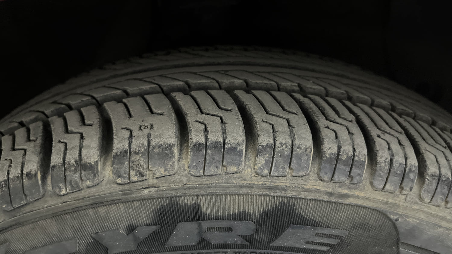 Used 2017 Hyundai Grand i10 Sportz (O) AT 1.2 Kappa VTVT Petrol Automatic tyres RIGHT FRONT TYRE TREAD VIEW