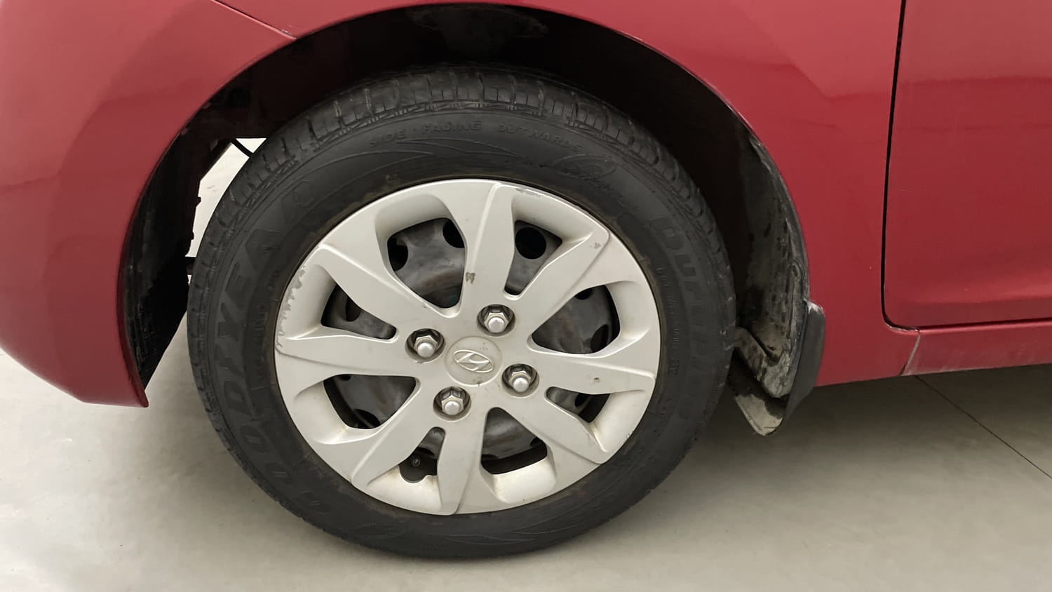 Used 2015 Hyundai Eon Magna + Petrol Manual tyres LEFT FRONT TYRE RIM VIEW