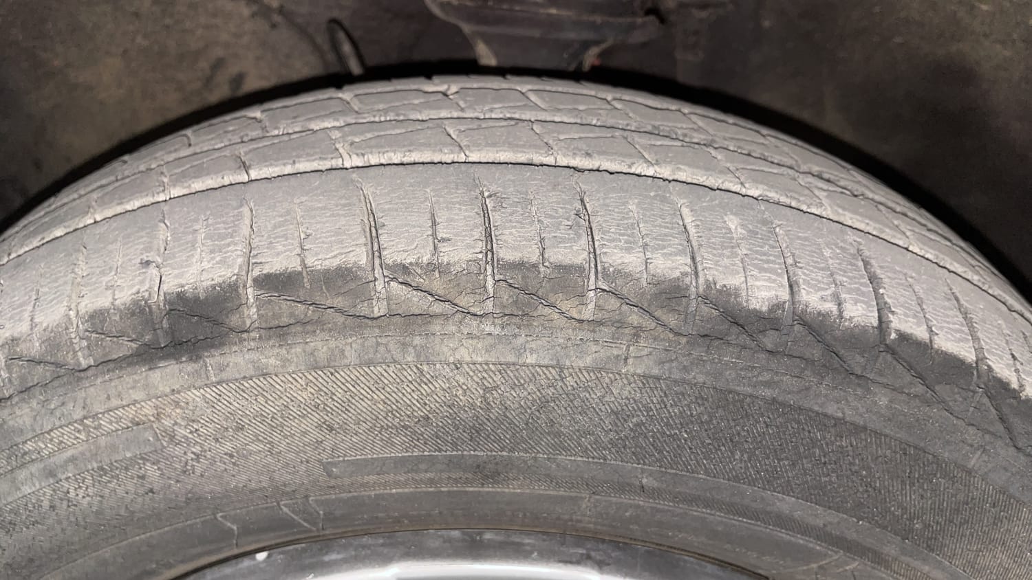 Used 2019 Maruti Suzuki Alto 800 VXi Petrol Manual tyres LEFT FRONT TYRE TREAD VIEW
