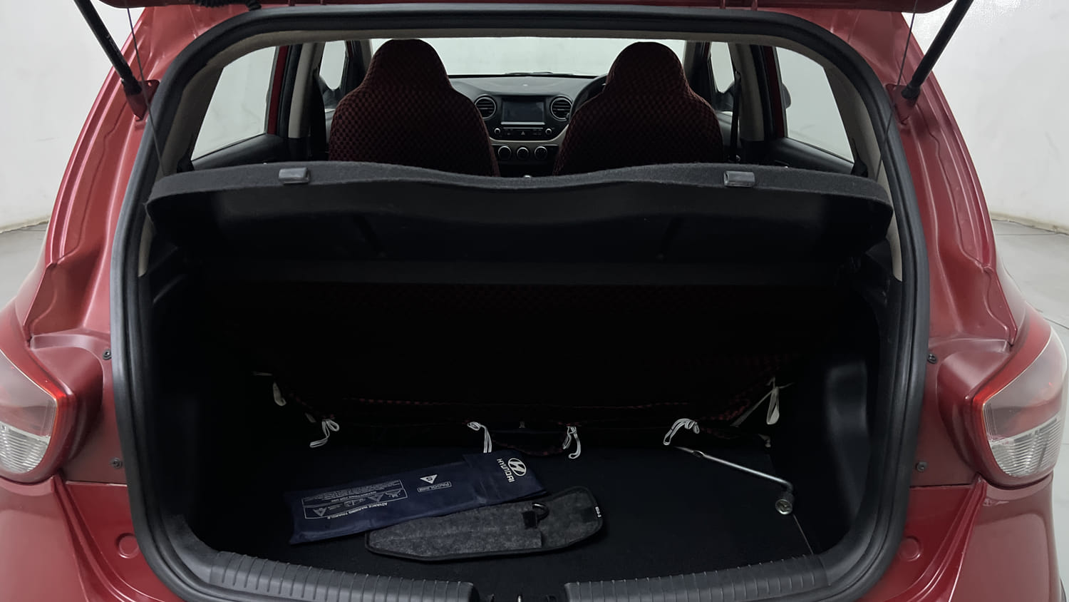 Used 2017 Hyundai Grand i10 Sportz (O) AT 1.2 Kappa VTVT Petrol Automatic interior DICKY INSIDE VIEW