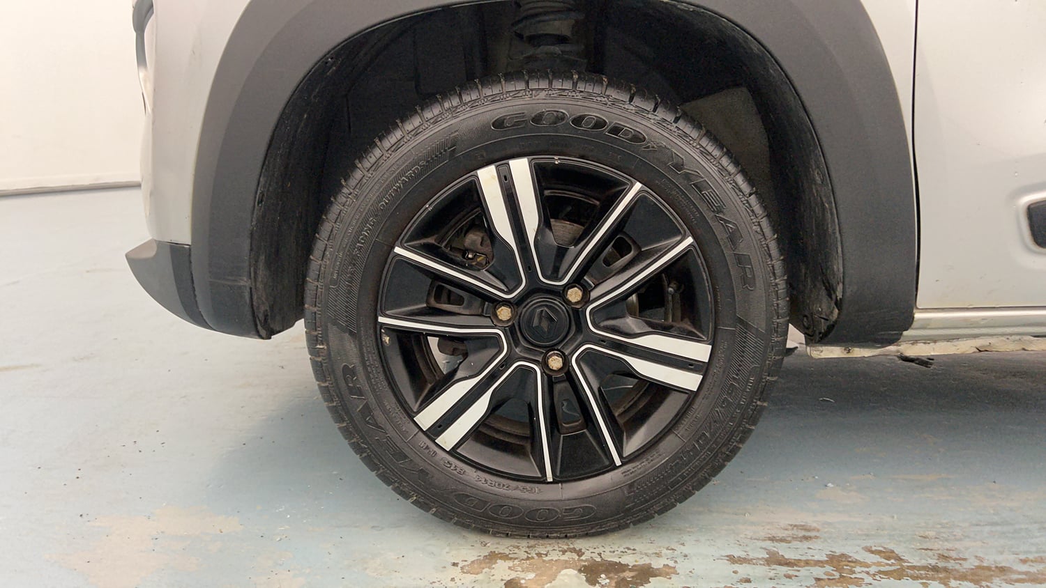 Used 2023 Renault Kwid CLIMBER Petrol Manual tyres LEFT FRONT TYRE RIM VIEW