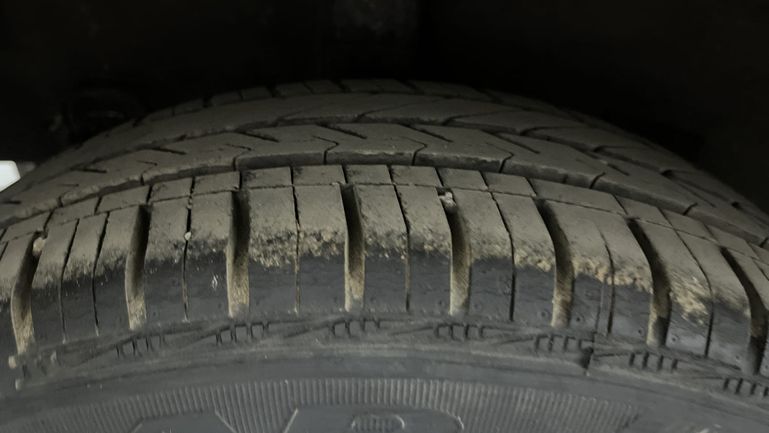 Used 2017 Hyundai Grand i10 Sportz (O) AT 1.2 Kappa VTVT Petrol Automatic tyres RIGHT REAR TYRE TREAD VIEW
