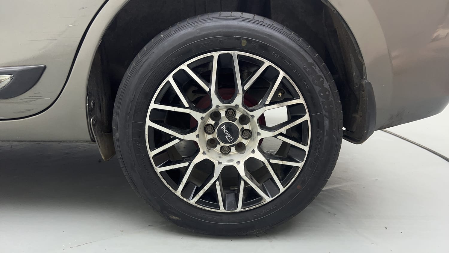 Used 2018 Maruti Suzuki Dzire VXi AMT Petrol Automatic tyres LEFT REAR TYRE RIM VIEW