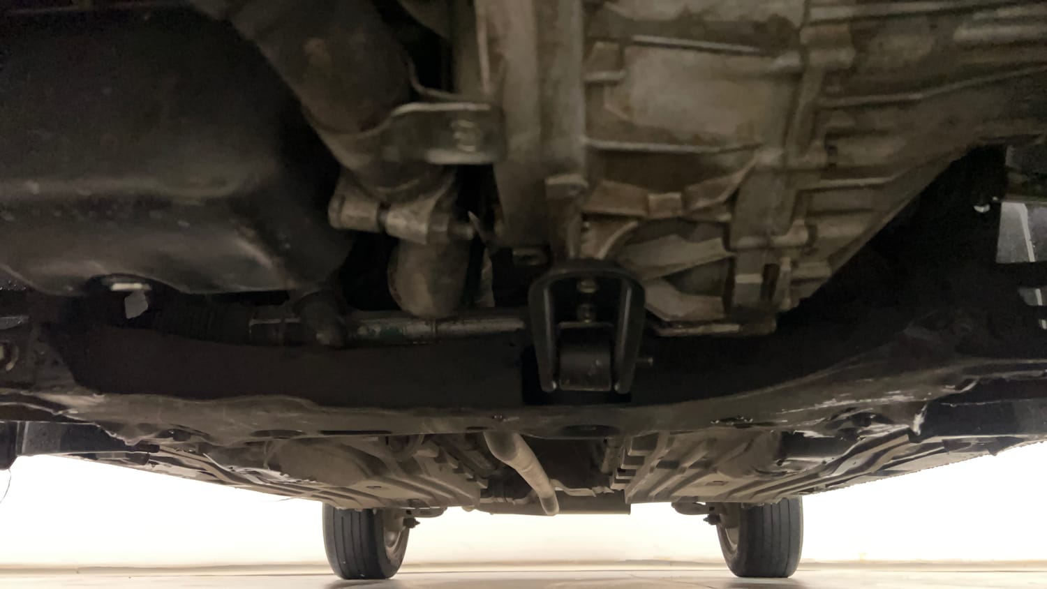 Used 2019 maruti-suzuki Vitara Brezza ZDi AGS Diesel Automatic extra FRONT LEFT UNDERBODY VIEW