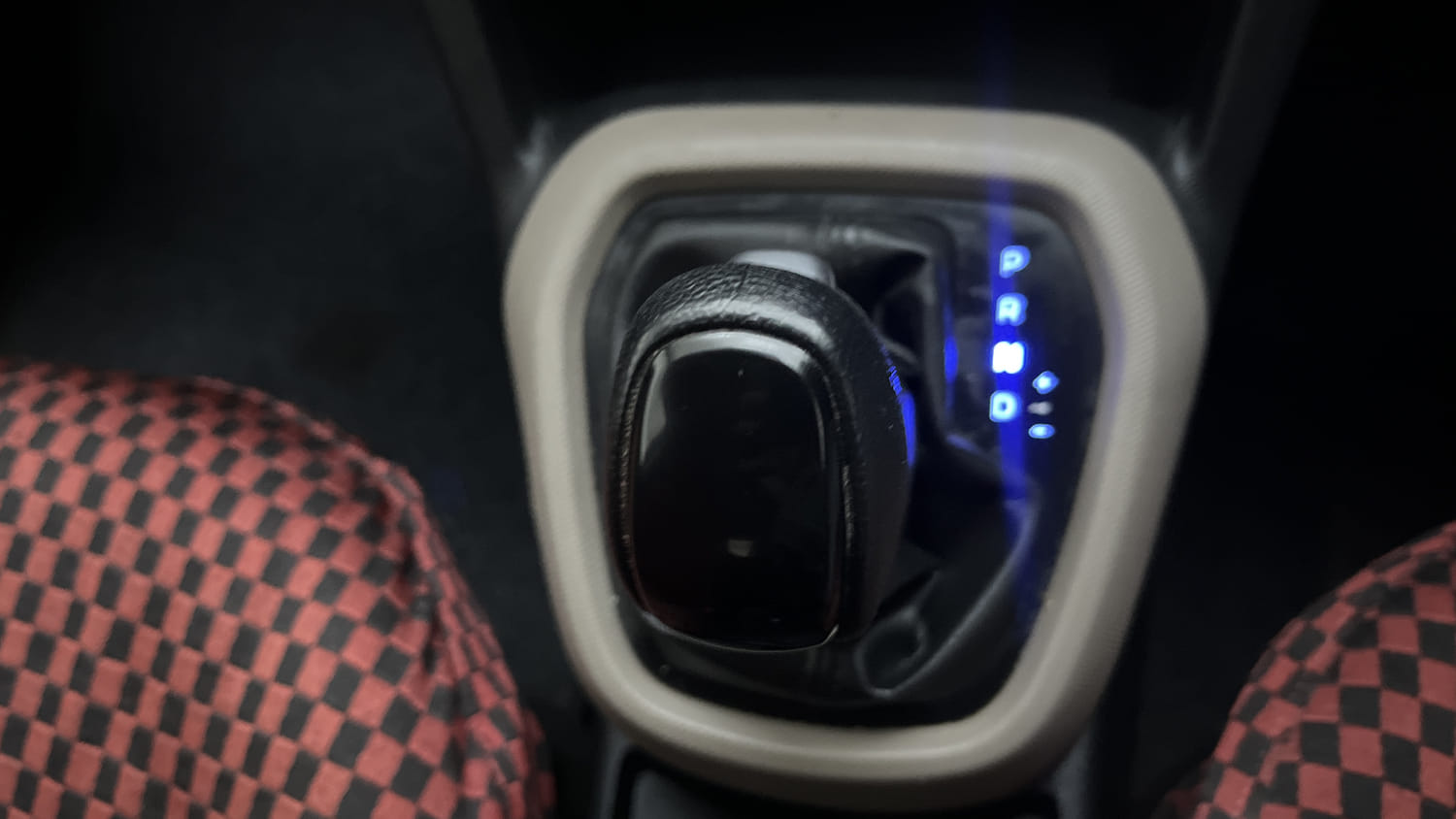 Used 2017 Hyundai Grand i10 Sportz (O) AT 1.2 Kappa VTVT Petrol Automatic interior GEAR  KNOB VIEW