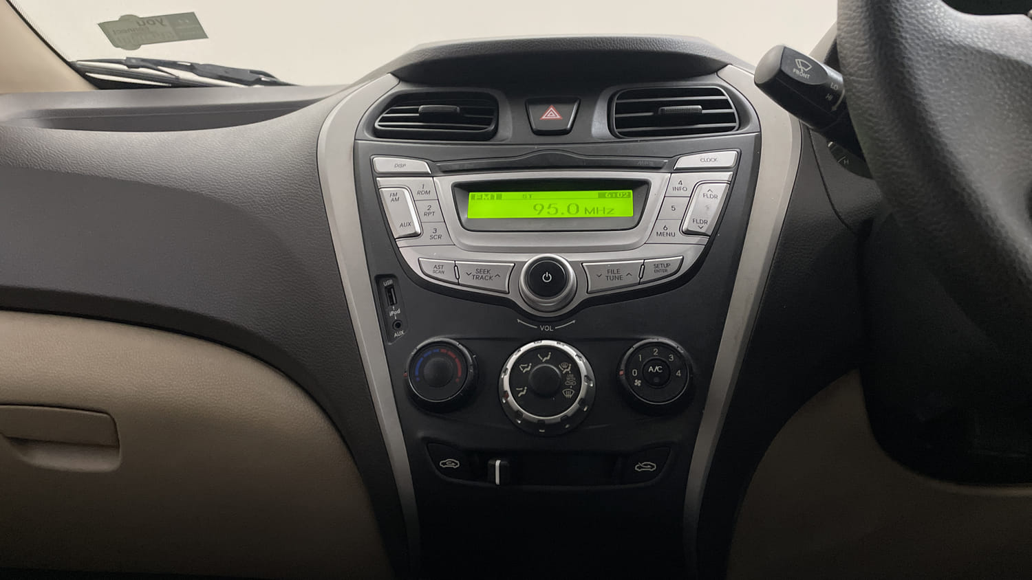 Used 2015 Hyundai Eon Magna + Petrol Manual interior MUSIC SYSTEM & AC CONTROL VIEW