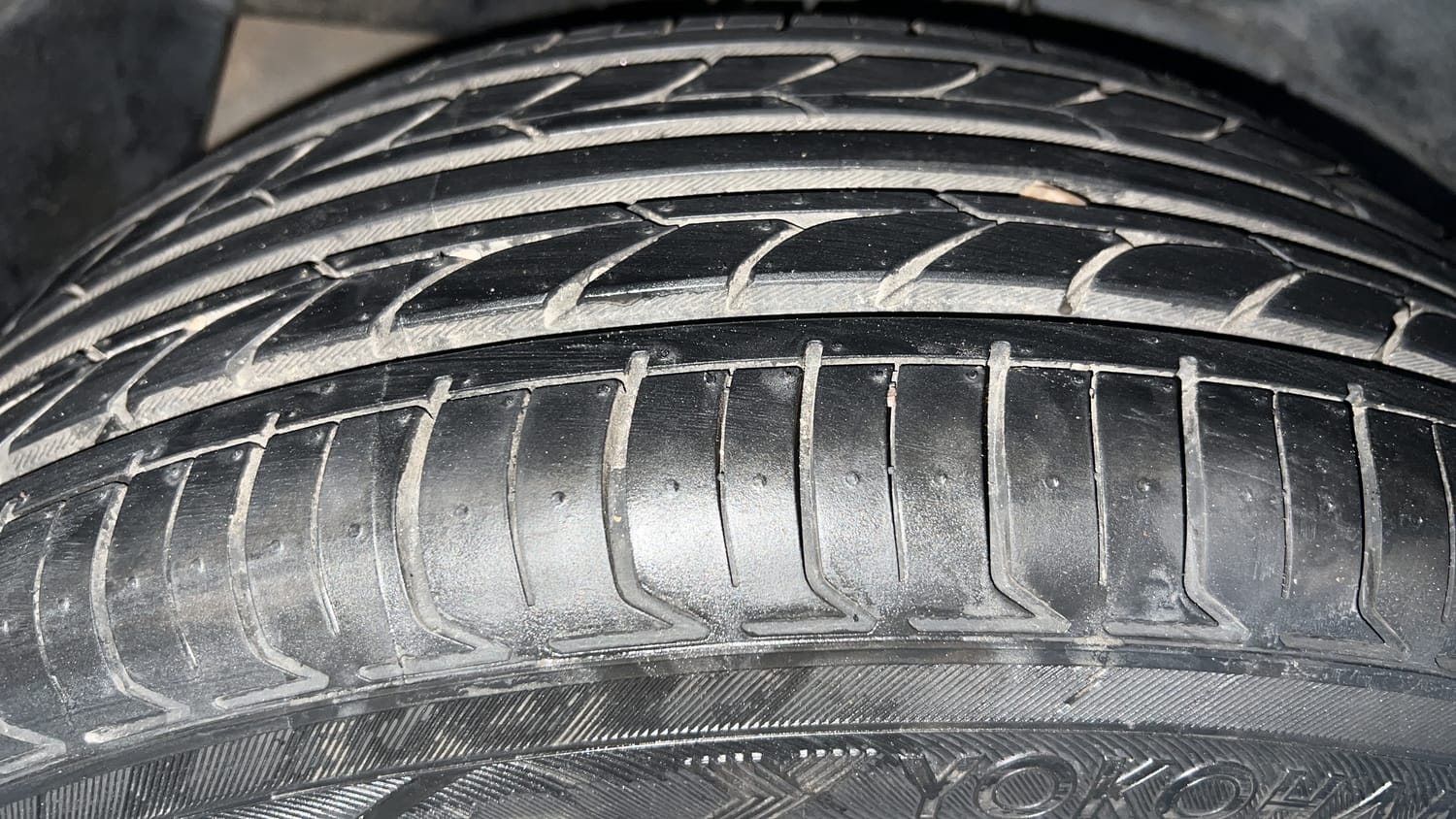 Used 2022 Tata Nexon XMA (S) Petrol Automatic tyres RIGHT REAR TYRE TREAD VIEW