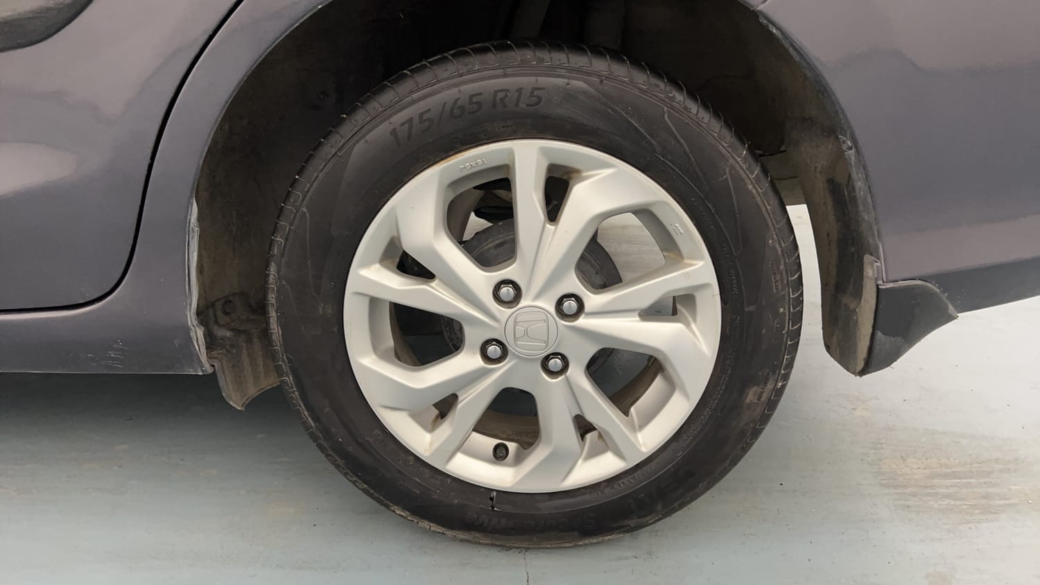 Used 2019 Honda Amaze 1.2 V CVT Petrol Petrol Automatic tyres LEFT REAR TYRE RIM VIEW