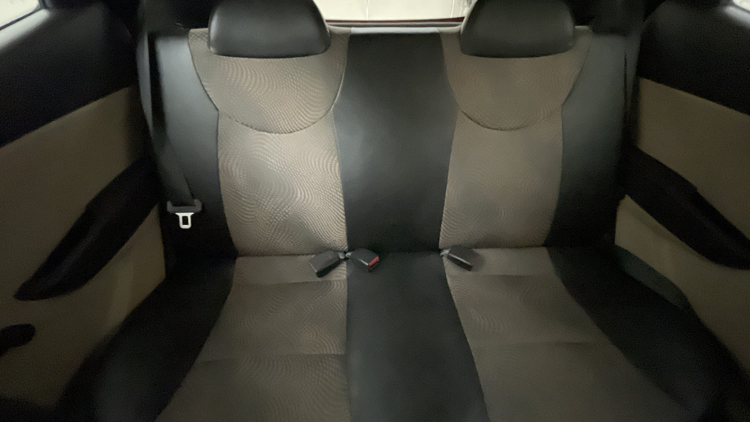 Used 2015 Hyundai Eon Magna + Petrol Manual interior REAR SEAT CONDITION VIEW