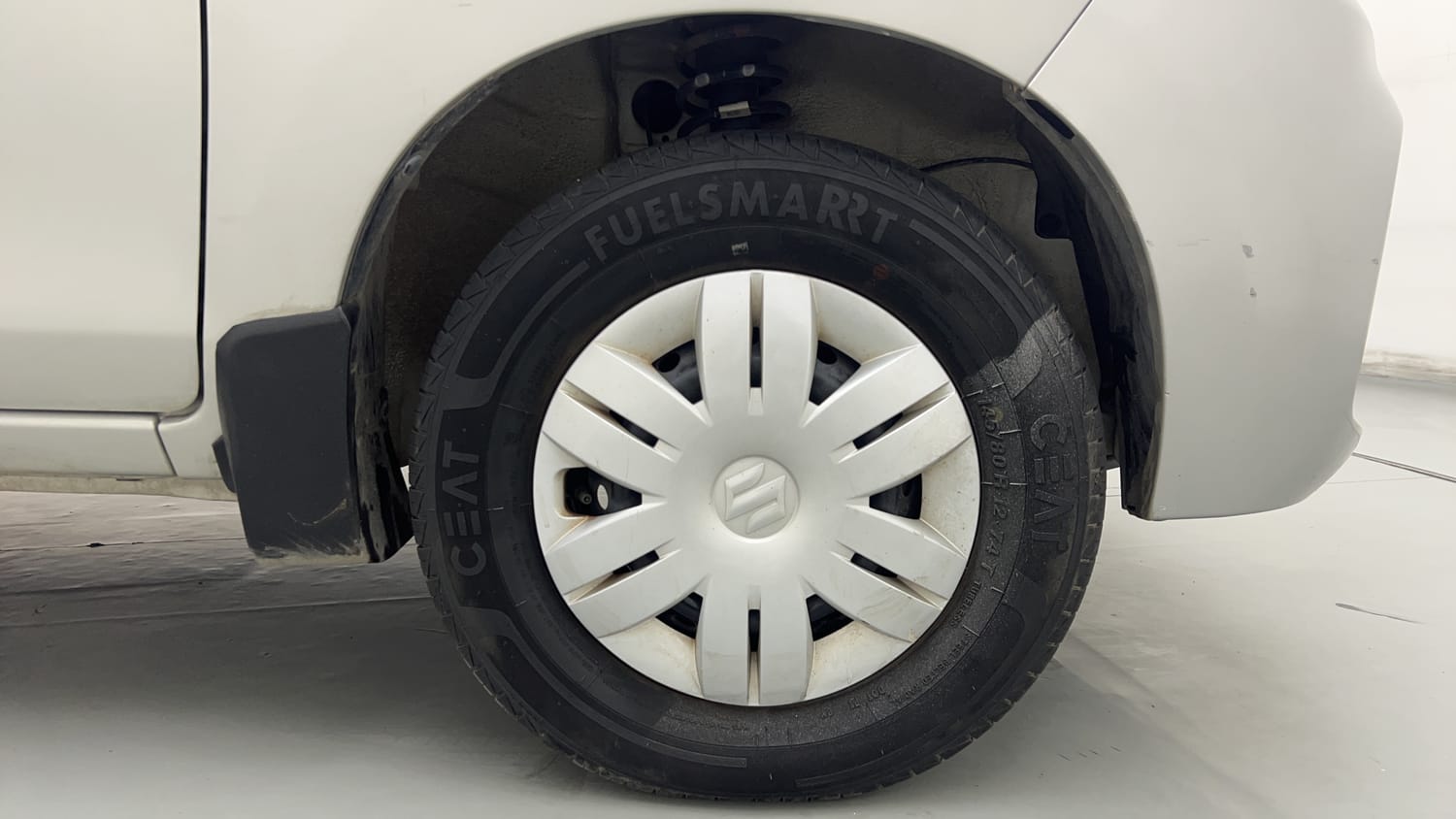Used 2020 Maruti Suzuki Alto 800 LXi Petrol Manual tyres RIGHT FRONT TYRE RIM VIEW