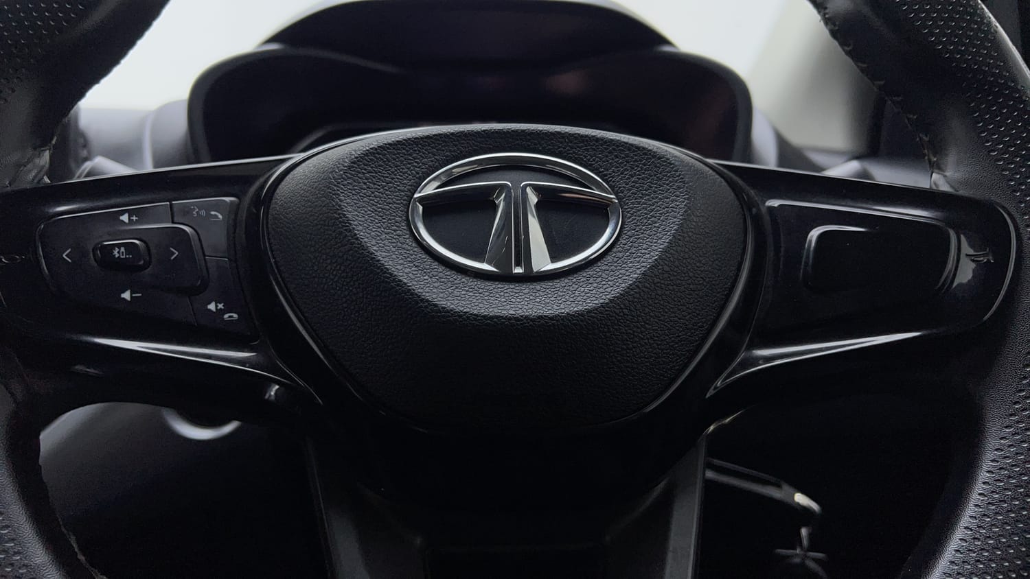 Used 2022 Tata Nexon XMA (S) Petrol Automatic top_features Airbags