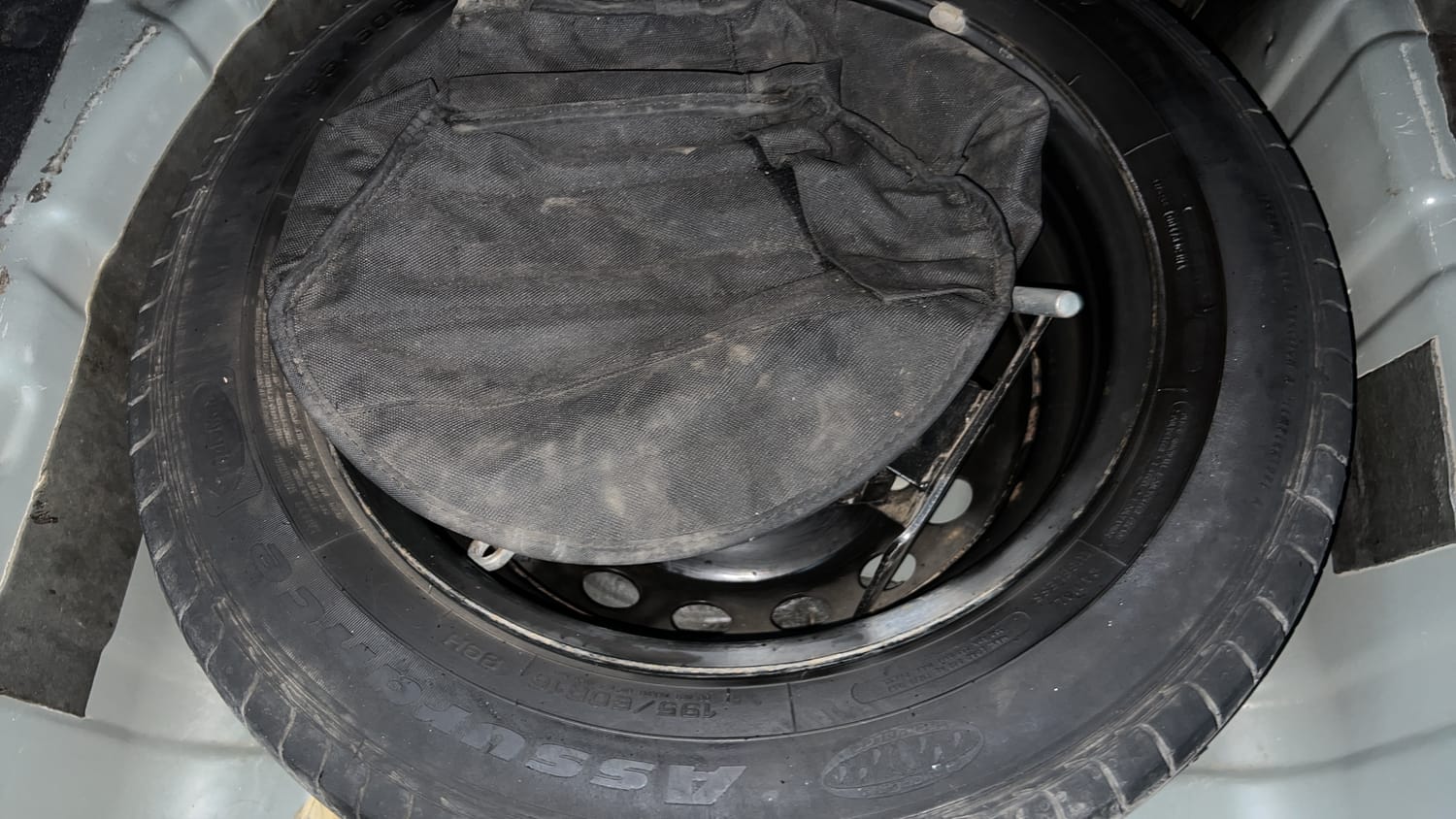 Used 2022 Tata Nexon XMA (S) Petrol Automatic tyres SPARE TYRE VIEW
