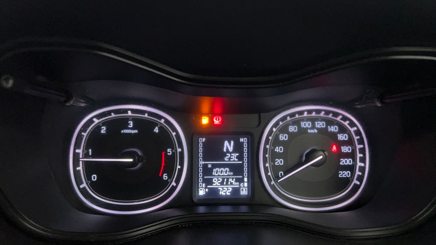Used 2019 maruti-suzuki Vitara Brezza ZDi AGS Diesel Automatic interior CLUSTERMETER VIEW