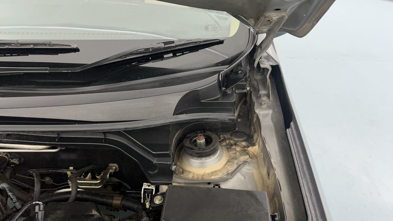 Used 2019 Honda Amaze 1.2 V CVT Petrol Petrol Automatic engine ENGINE LEFT SIDE HINGE & APRON VIEW