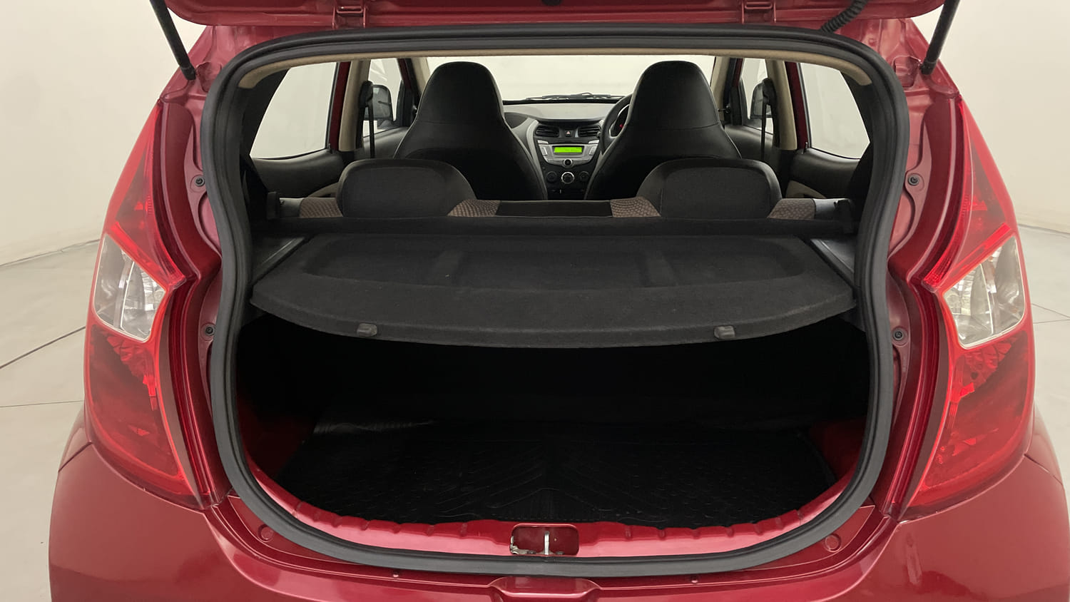 Used 2015 Hyundai Eon Magna + Petrol Manual interior DICKY INSIDE VIEW