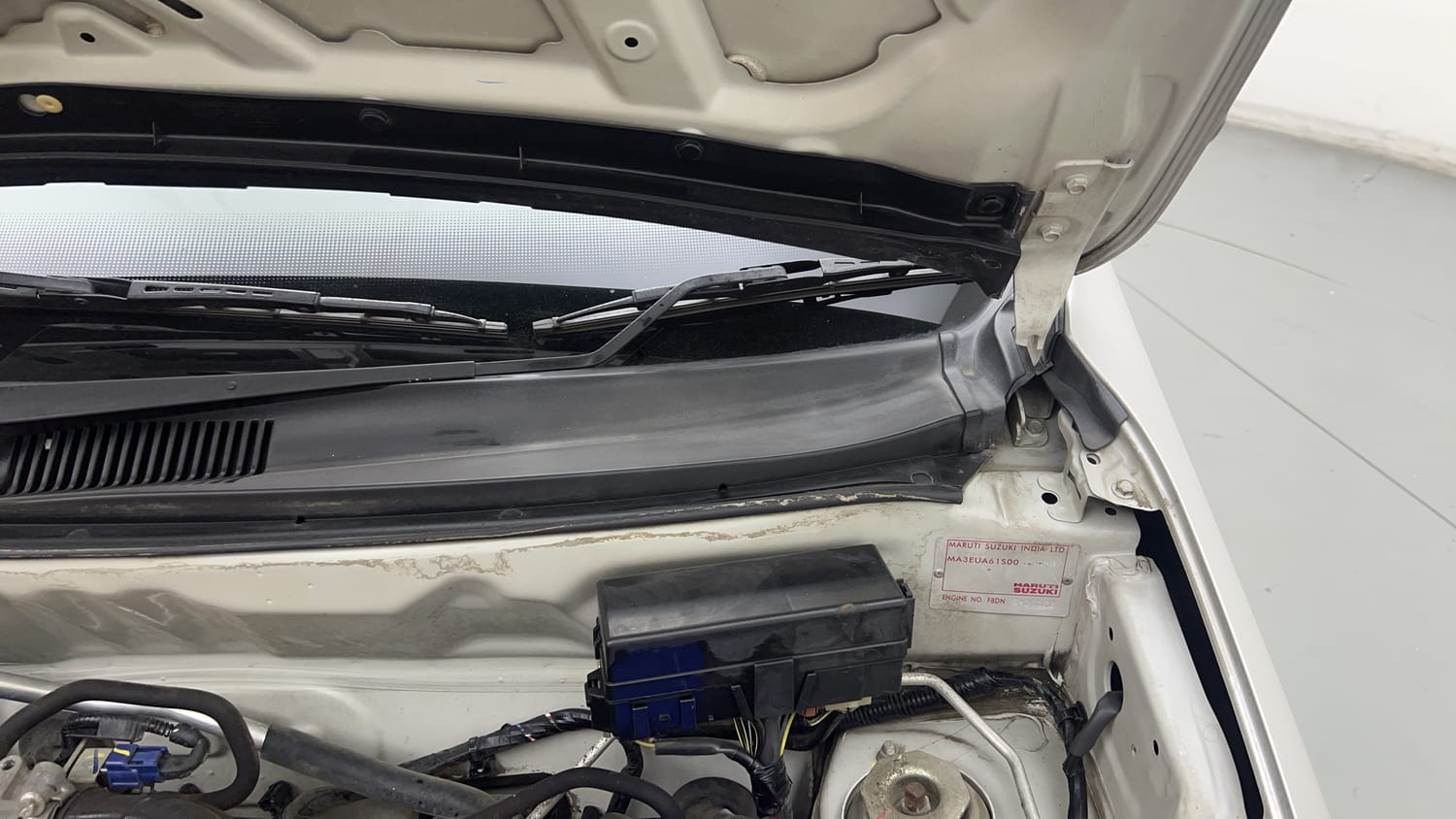 Used 2020 Maruti Suzuki Alto 800 LXi Petrol Manual engine ENGINE LEFT SIDE HINGE & APRON VIEW