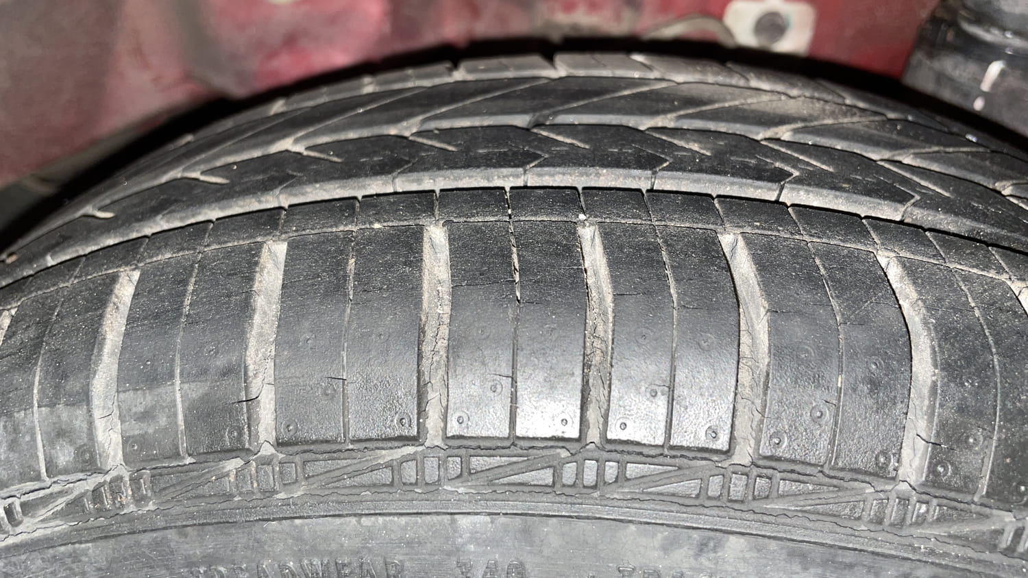 Used 2015 Hyundai Eon Magna + Petrol Manual tyres LEFT REAR TYRE TREAD VIEW