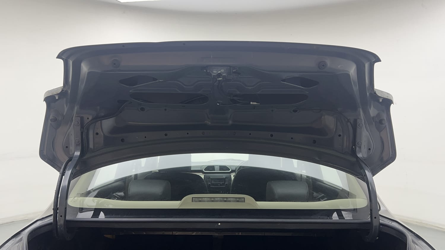 Used 2018 Maruti Suzuki Dzire VXi AMT Petrol Automatic interior DICKY DOOR OPEN VIEW