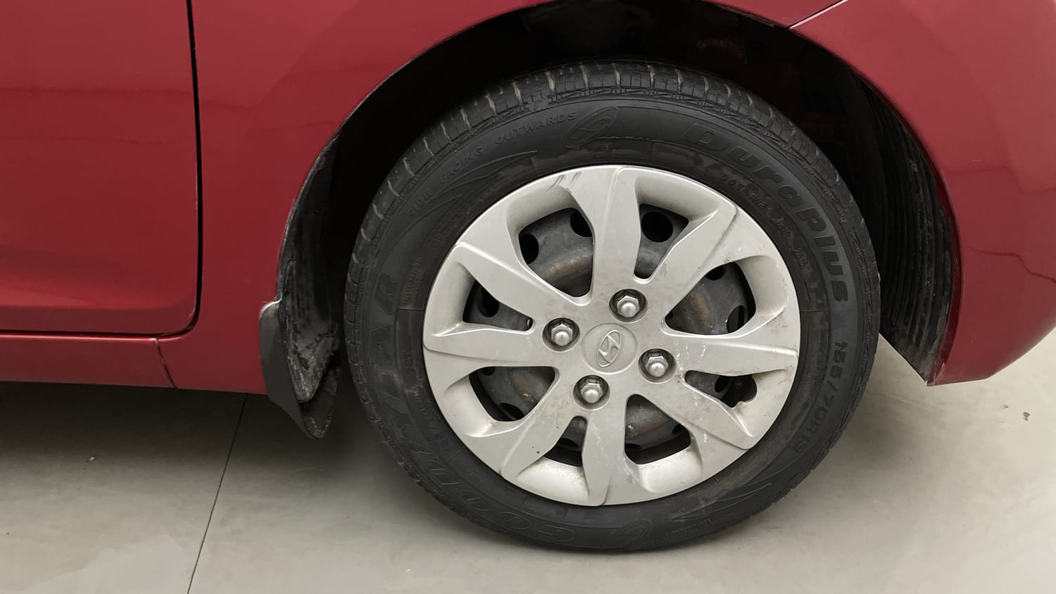 Used 2015 Hyundai Eon Magna + Petrol Manual tyres RIGHT FRONT TYRE RIM VIEW