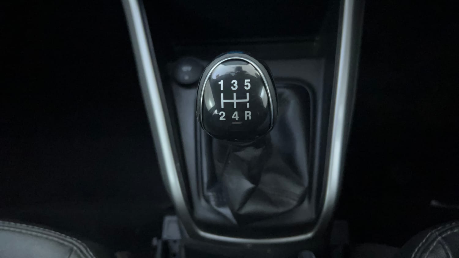 Used 2018 Ford EcoSport Titanium + 1.5L TDCi Diesel Manual interior GEAR  KNOB VIEW